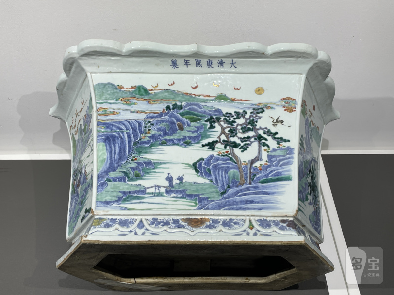 清康熙 斗彩山水人物六角棱口大花盆 - 图2